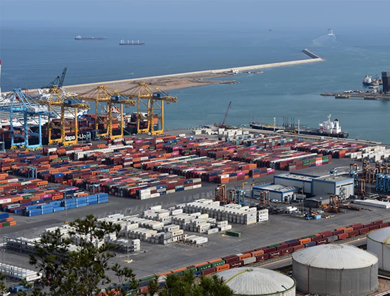 Weather Intelligence for Safer Port Operations