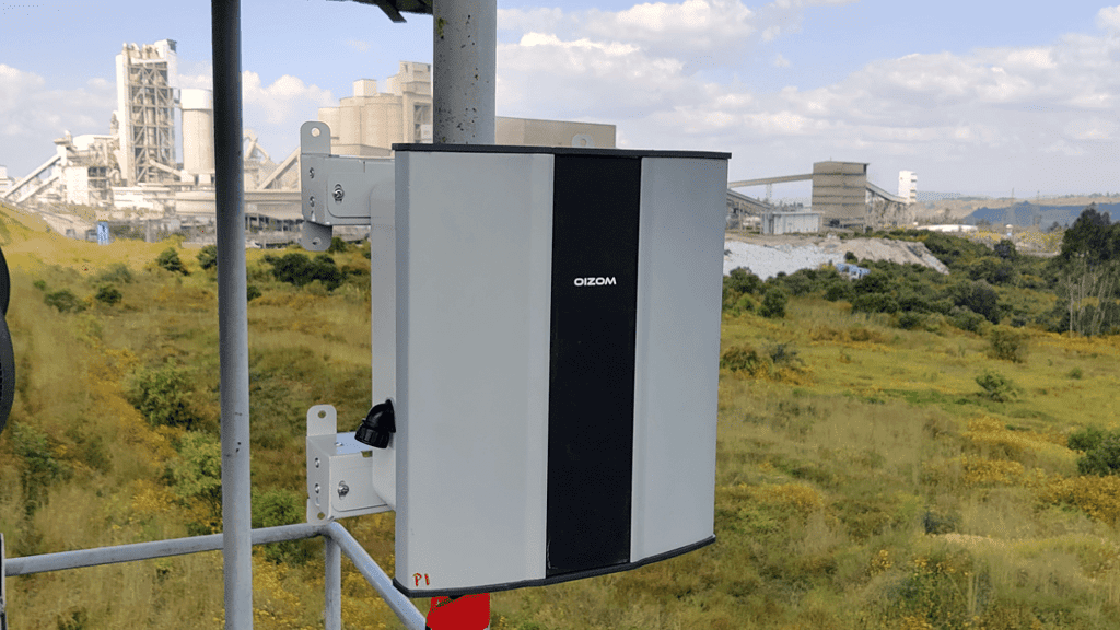 Robust and accurate outdoor air quality monitoring equipments for urban areas and industry