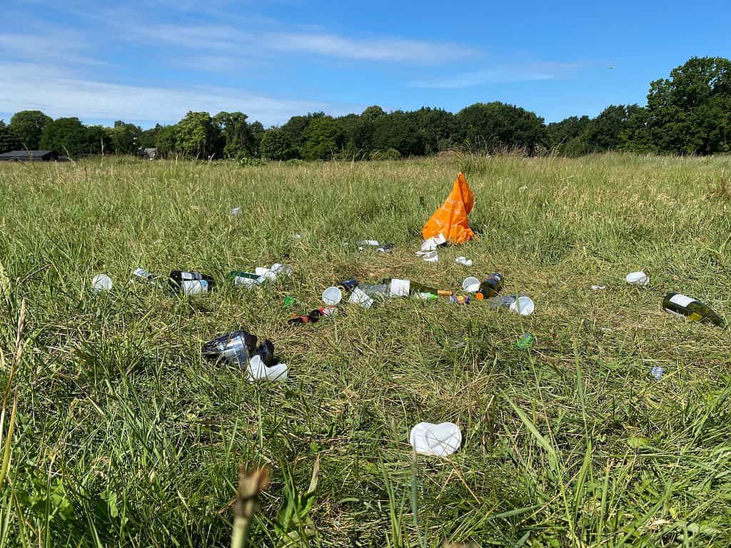 Garbage left after tourists leave mountains cause pollution when burnt. 