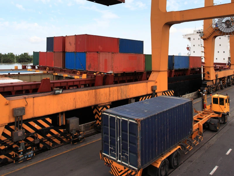 Impact of Heavy-Duty Vehicles at Seaports